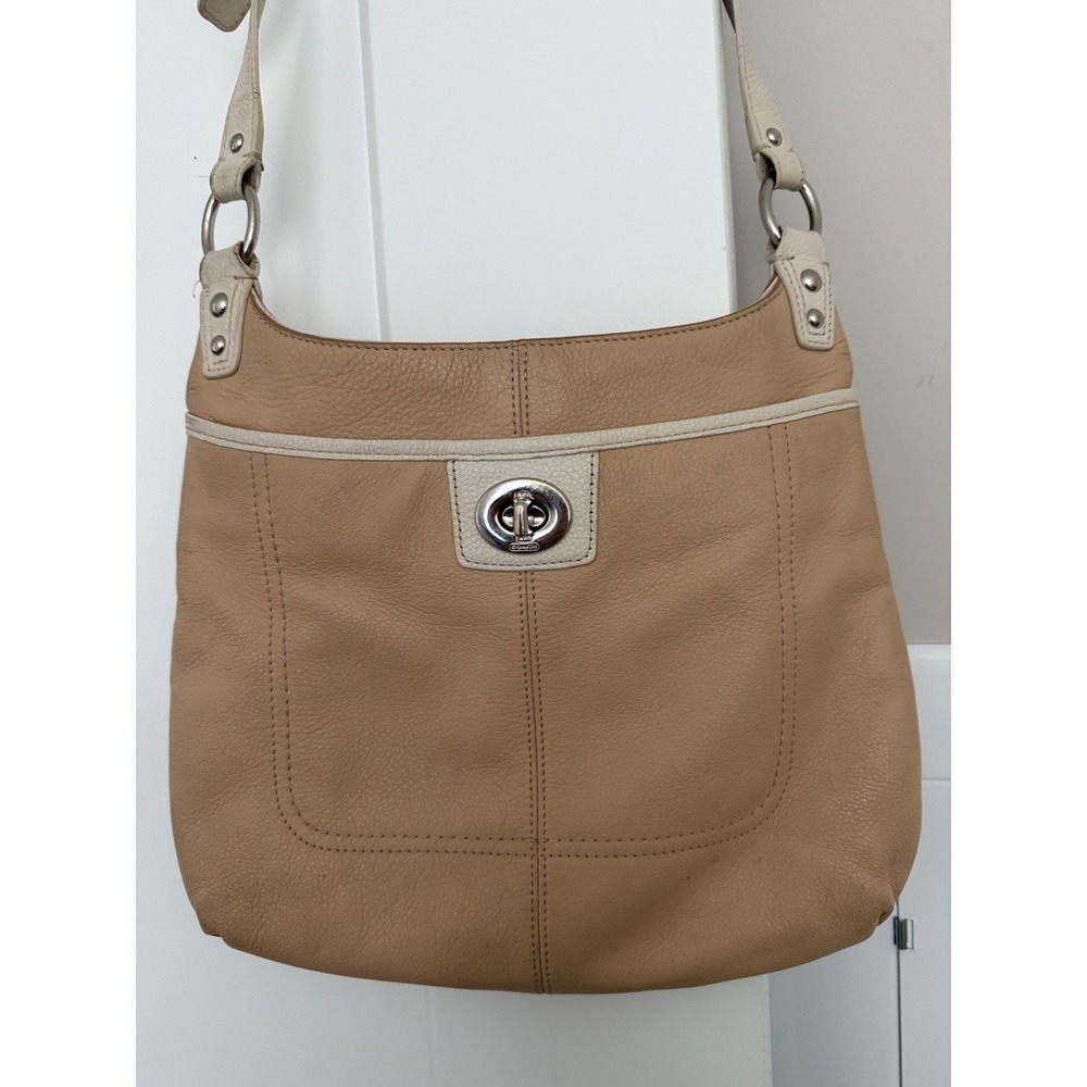 Coach Penne Tan Cream Pebbled Leather Crossbody Hobo Bag Turnlock F19265 Authent
